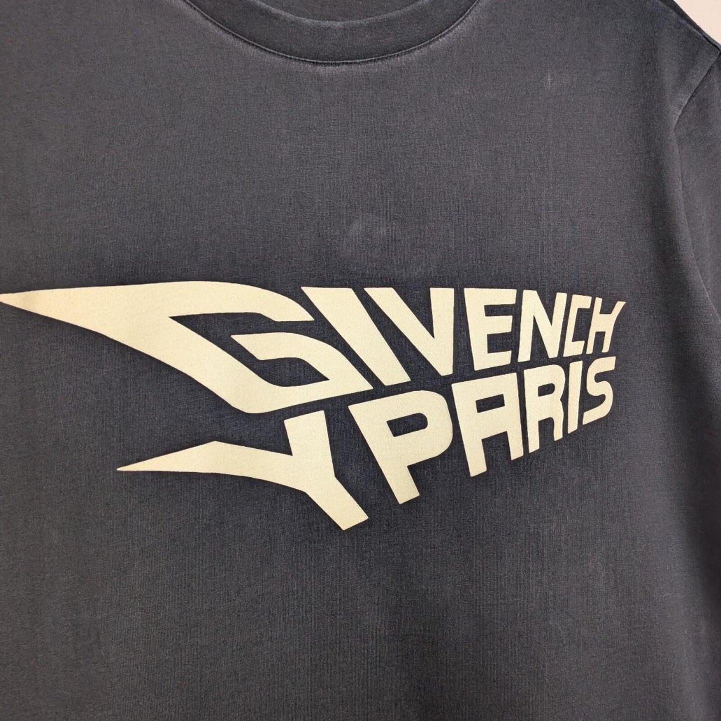 Givenchy T Shirt (M)
